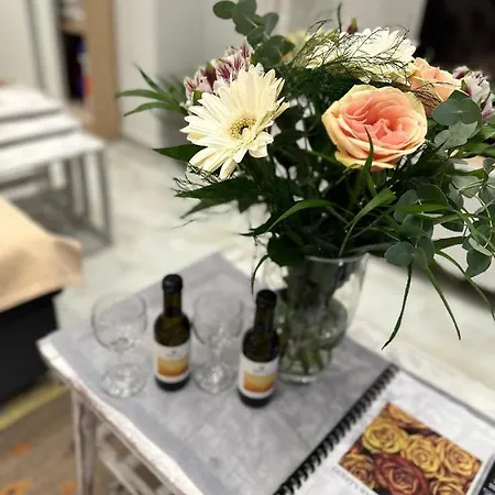 Golden Rose Apartment *