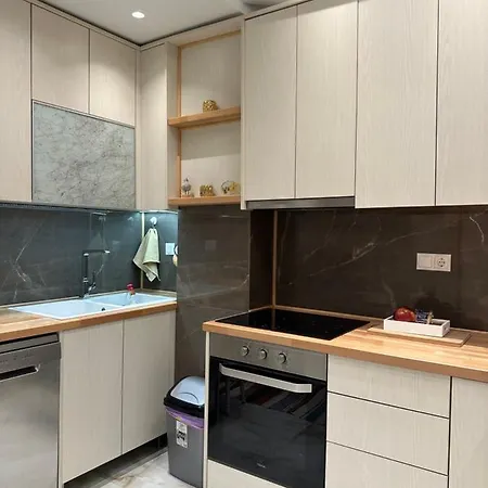 Golden Rose Apartment